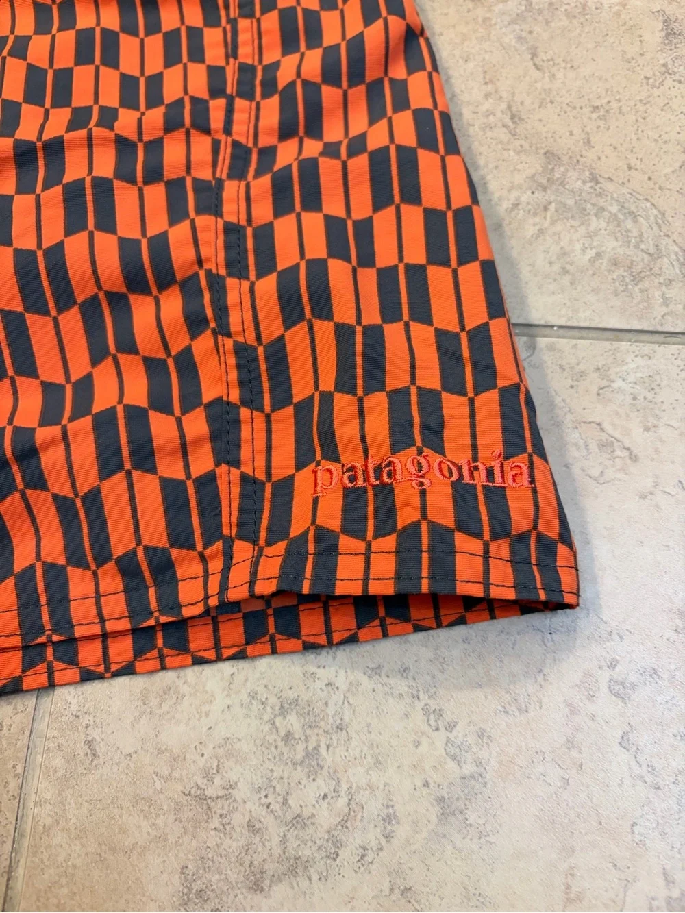 Patagonia Wavefarer Board Shorts Mens 34 Orange Charcoal Geometric Swim Surf